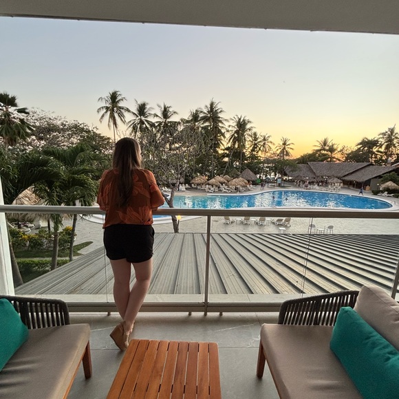 Meet your Posher, Kalie - Picture 3 of 4